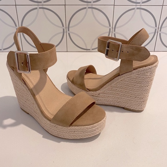 Delicious Shoes - Delicious Camel Wedge 7.5